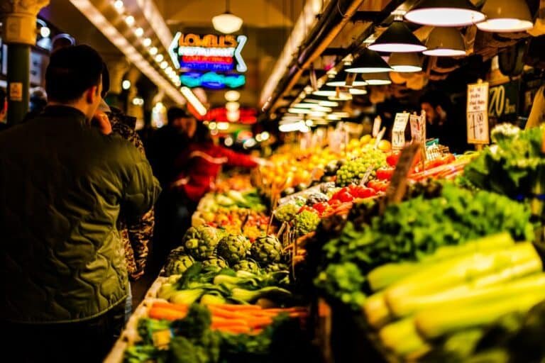 how late is the closest grocery store open